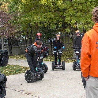 Segway Tour. durch den Millenium Park. - Personen, Segway, Fort Dearborn Addition, Millennium Park - (Fort Dearborn Addition, Chicago, Illinois, Vereinigte Staaten)
