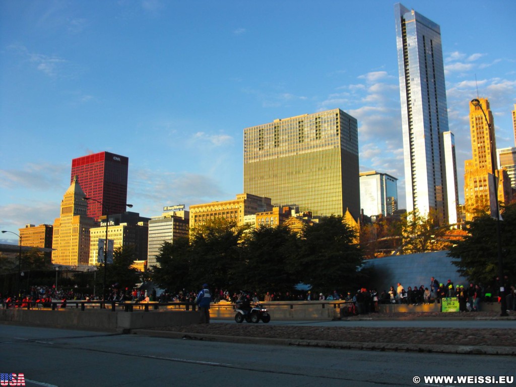 Bank of America Marathon. - Fort Dearborn Addition, CNA Center, Legacy Tower, Mid-Continental Plaza - (Fort Dearborn Addition, Chicago, Illinois, Vereinigte Staaten)