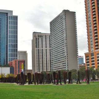 Skulpturen. angeblich ein Geschenk aus Polen.. - Park Row, Agora, Magdalena Abakanowicz - (Park Row, Chicago, Illinois, Vereinigte Staaten)