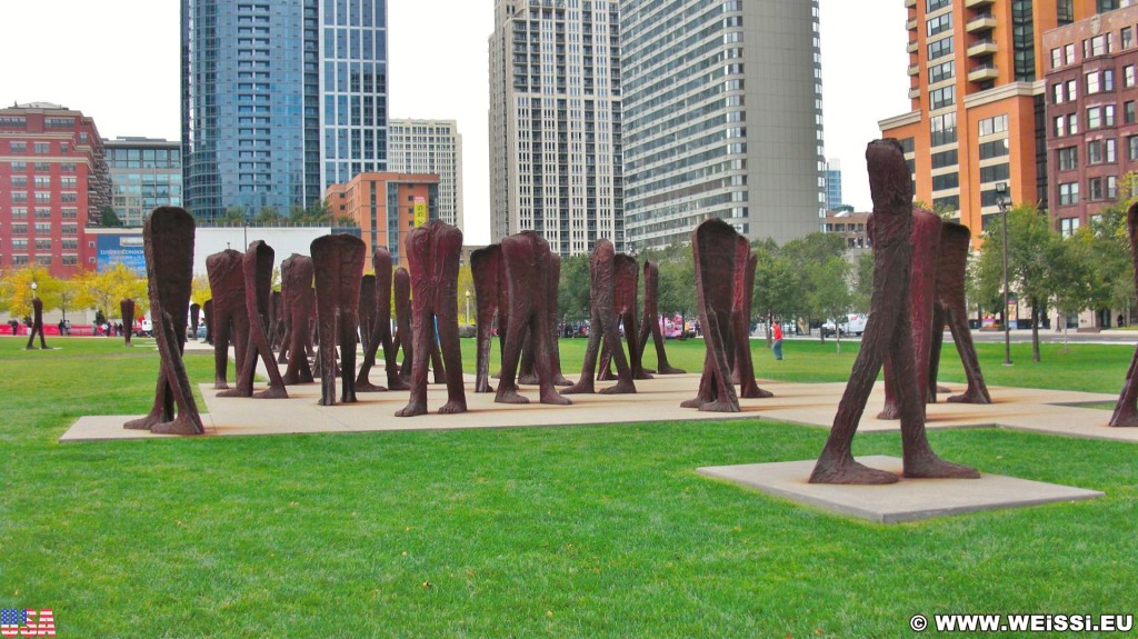 Skulpturen. angeblich ein Geschenk aus Polen.. - Park Row, Agora, Magdalena Abakanowicz - (Park Row, Chicago, Illinois, Vereinigte Staaten)