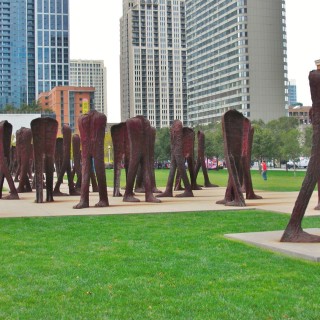 Skulpturen. angeblich ein Geschenk aus Polen.. - Park Row, Agora, Magdalena Abakanowicz - (Park Row, Chicago, Illinois, Vereinigte Staaten)