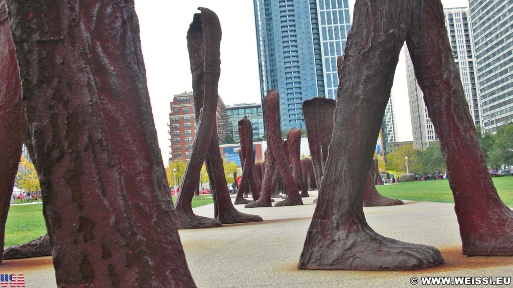 Skulpturen. angeblich ein Geschenk aus Polen.. - Park Row, Agora, Magdalena Abakanowicz - (Park Row, Chicago, Illinois, Vereinigte Staaten)