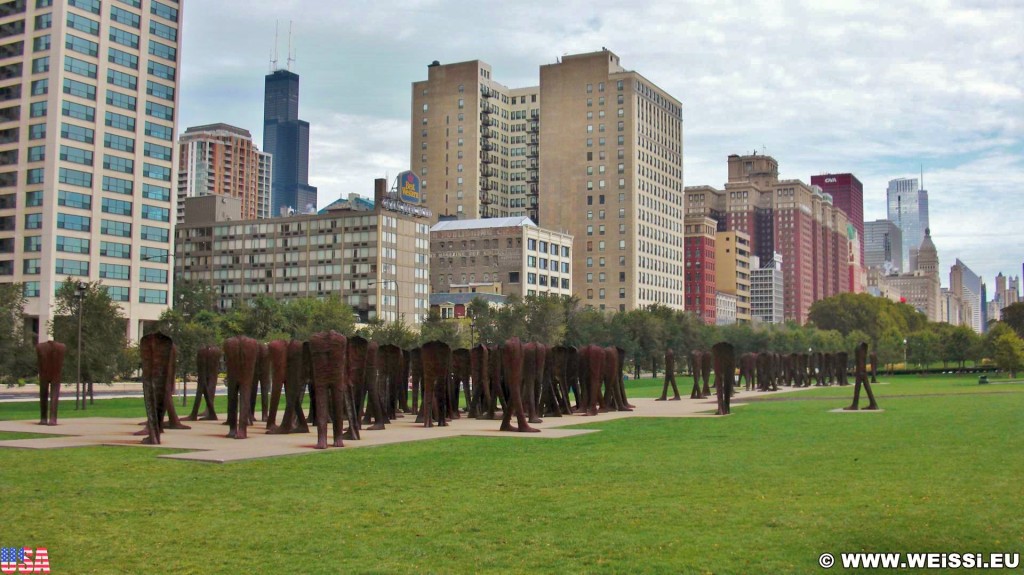 Skulpturen. angeblich ein Geschenk aus Polen.. - Park Row, Agora, Magdalena Abakanowicz - (Park Row, Chicago, Illinois, Vereinigte Staaten)