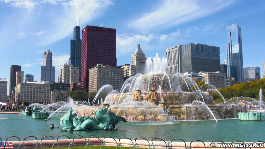 Buckingham Fountain. während des Bank of America Marathon.. - Skyline, CNA Center, Willis Tower, Park Row, Buckingham Fountain, Legacy Tower, Metropolitan Tower, Mid-Continental Plaza - (Park Row, Chicago, Illinois, Vereinigte Staaten)