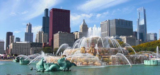 Buckingham Fountain. während des Bank of America Marathon.. - Skyline, CNA Center, Willis Tower, Park Row, Buckingham Fountain, Legacy Tower, Metropolitan Tower, Mid-Continental Plaza - (Park Row, Chicago, Illinois, Vereinigte Staaten)