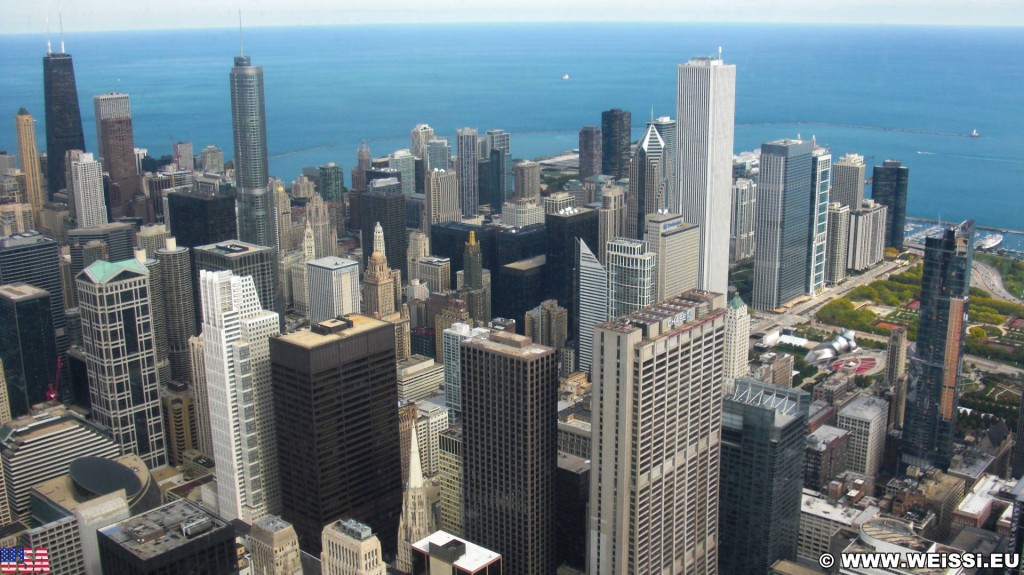 Willis Tower. Ausblick vom Willis Tower. - Skyline, Trump International Hotel and Tower, John Hancock Center, Fort Dearborn Addition, Aon Center, Willis Tower, Chase Tower, R.R. Donnelley Center, James R. Thompson Center - (Fort Dearborn Addition, Chicago, Illinois, Vereinigte Staaten)