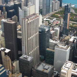 Willis Tower. Ausblick vom Willis Tower. - Skyline, Fort Dearborn Addition, Aon Center, Willis Tower, Chase Tower - (Fort Dearborn Addition, Chicago, Illinois, Vereinigte Staaten)
