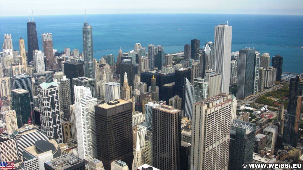 Willis Tower. Ausblick vom Willis Tower. - Skyline, Trump International Hotel and Tower, John Hancock Center, Fort Dearborn Addition, Aon Center, Willis Tower, Chase Tower, R.R. Donnelley Center, James R. Thompson Center - (Fort Dearborn Addition, Chicago, Illinois, Vereinigte Staaten)