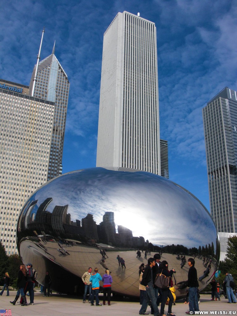 Cloud Gate. im Millenium Park. - Fort Dearborn Addition, Aon Center, Cloud Gate, The Bean, Two Prudential Plaza - (Fort Dearborn Addition, Chicago, Illinois, Vereinigte Staaten)