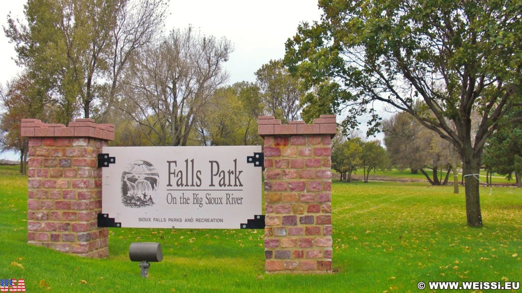 Falls Park. Einfahrtsschild. - Schild, Tafel, Ankünder, Einfahrtsschild, Park, Sioux Falls, Wasserfälle, Falls Park - (Sioux Falls, South Dakota, Vereinigte Staaten)