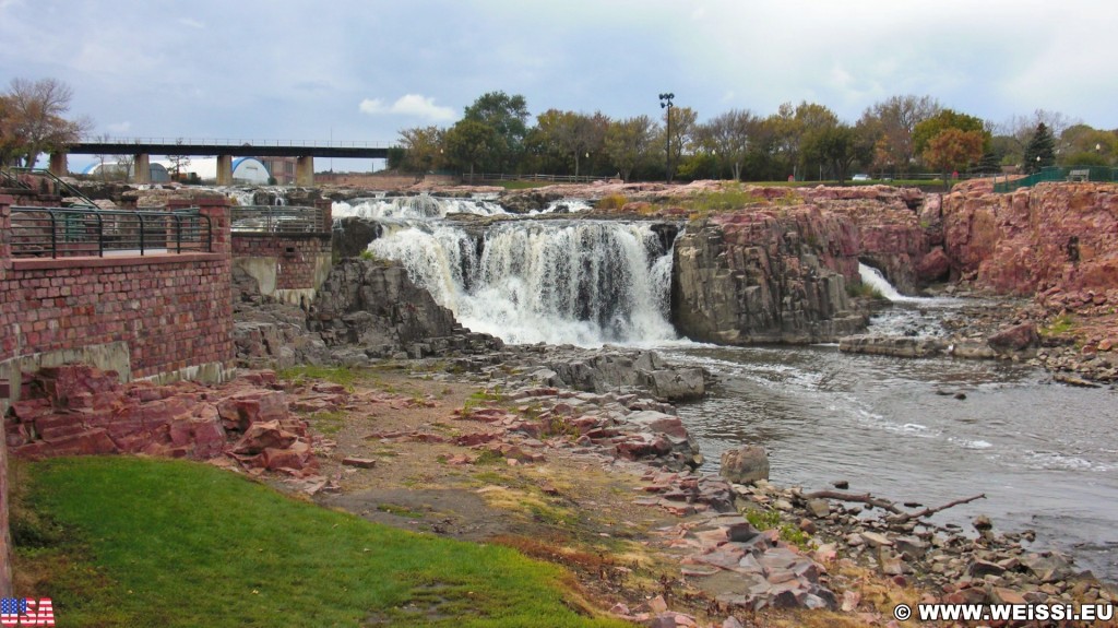 Falls Park. in Sioux Falls, der größten Stadt in South Dakota. Im Bild zu sehen sind die Wasserfälle des Big Sioux Rivers. - Park, Sioux Falls, Wasserfälle, Falls Park, Big Sioux River - (Sioux Falls, South Dakota, Vereinigte Staaten)