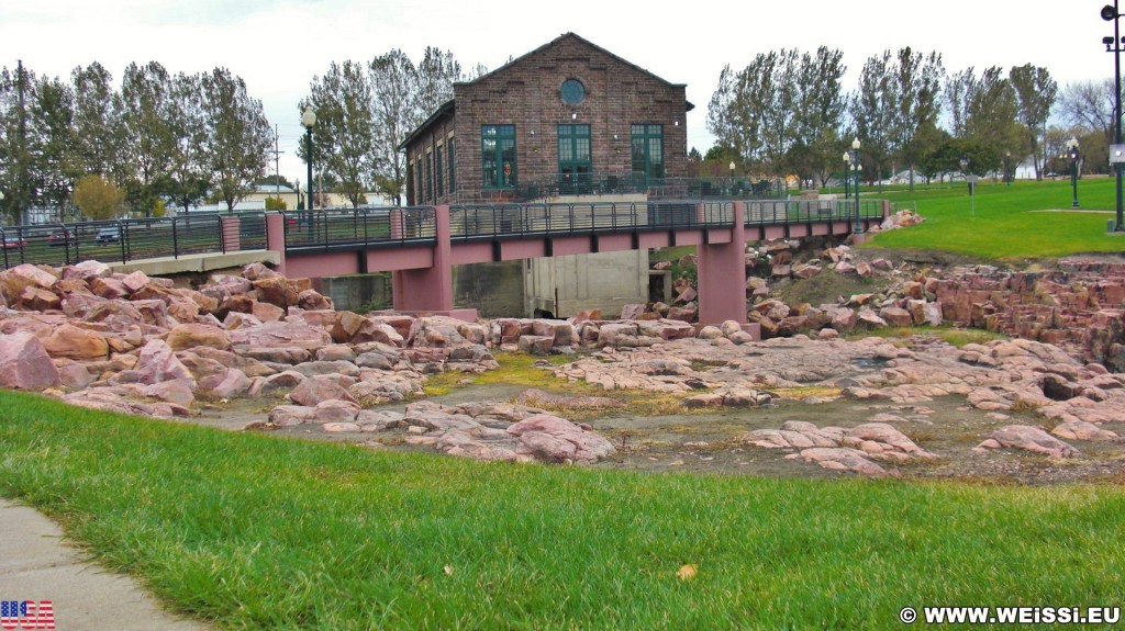 Falls Park. Overlook Cafe - Falls Park. - Gebäude, Park, Sioux Falls, Wasserfälle, Falls Park, Falls Overlook Cafe - (Sioux Falls, South Dakota, Vereinigte Staaten)