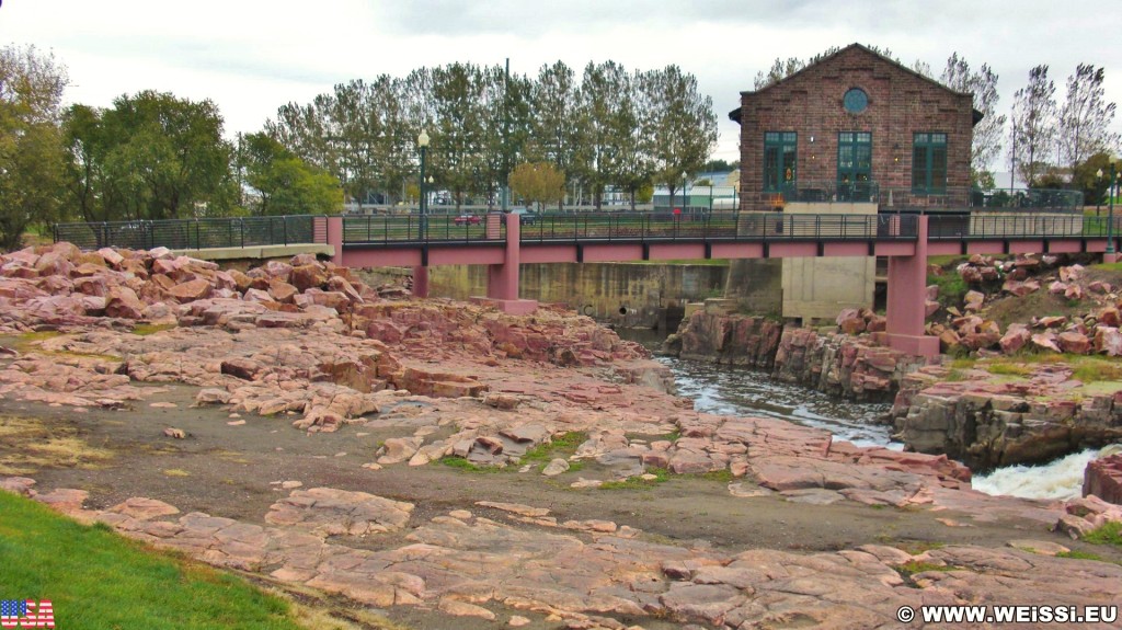 Falls Park. Overlook Cafe - Falls Park. - Gebäude, Park, Sioux Falls, Wasserfälle, Falls Park, Falls Overlook Cafe - (Sioux Falls, South Dakota, Vereinigte Staaten)