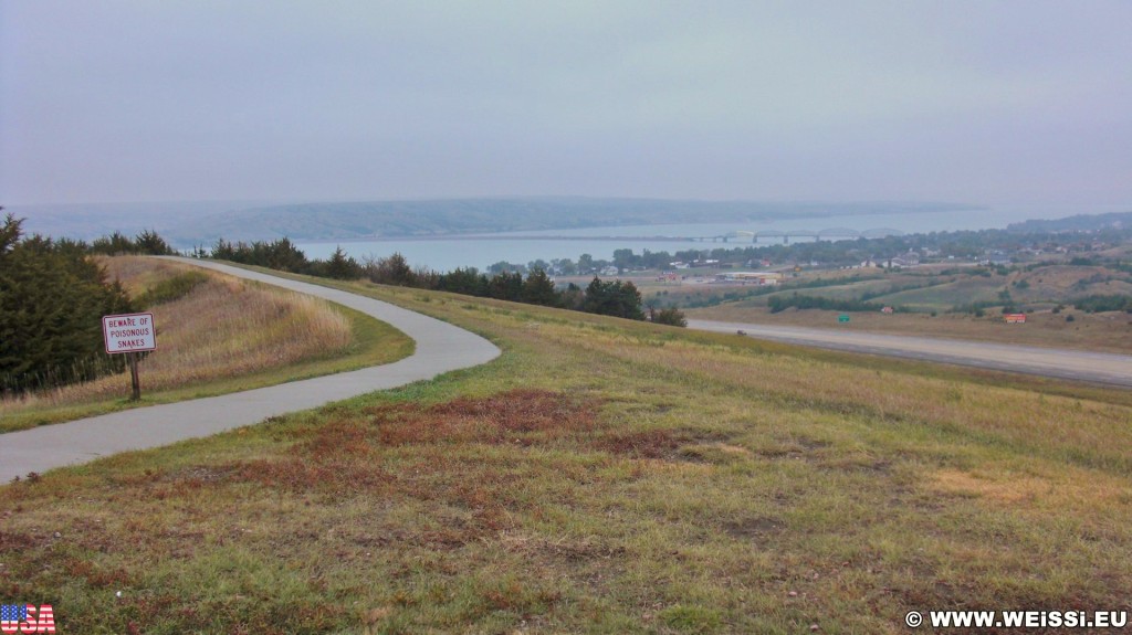 Missouri River Overlook. - Schild, Tafel, Aussichtspunkt, Overlook, Chamberlain, Missouri River Overlook - (Chamberlain, South Dakota, Vereinigte Staaten)