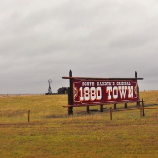 1880 Town. - Schild, Tafel, Ankünder, Einfahrtsschild, Midland, Stamford, Einfahrt - (Stamford, Midland, South Dakota, Vereinigte Staaten)