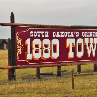 1880 Town. - Schild, Tafel, Ankünder, Einfahrtsschild, Midland, Stamford, Einfahrt - (Stamford, Midland, South Dakota, Vereinigte Staaten)