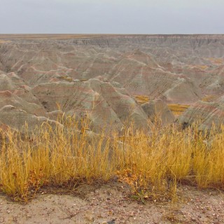 Badlands-Nationalpark. Big Badlands Overlook - Badlands-Nationalpark. - Landschaft, Aussichtspunkt, Overlook, National Park, Badlands-Nationalpark, Badlands Loop Road, Big Badlands Overlook, Badlands - (Cactus Flat, Interior, South Dakota, Vereinigte Staaten)