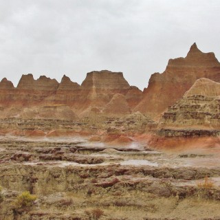 Badlands-Nationalpark. Door Trail - Badlands-Nationalpark. - Felsen, Sandstein, Sandsteinformationen, Erosion, Hügel, National Park, Badlands-Nationalpark, Badlands Loop Road, Gipfel, Cedar Pass, Door Trail - (Interior, South Dakota, Vereinigte Staaten)