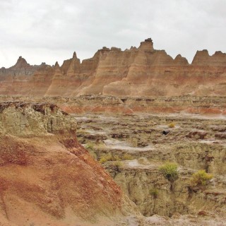Badlands-Nationalpark. Door Trail - Badlands-Nationalpark. - Felsen, Sandstein, Sandsteinformationen, Erosion, Hügel, National Park, Badlands-Nationalpark, Badlands Loop Road, Gipfel, Cedar Pass, Door Trail - (Interior, South Dakota, Vereinigte Staaten)