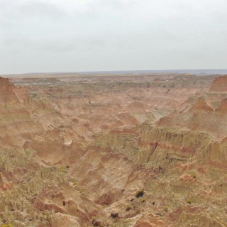 Badlands-Nationalpark. Window Trail - Badlands-Nationalpark. - Felsen, Sandstein, Sandsteinformationen, Erosion, Hügel, National Park, Badlands-Nationalpark, Badlands Loop Road, Gipfel, Cedar Pass, Window Trail - (Interior, South Dakota, Vereinigte Staaten)