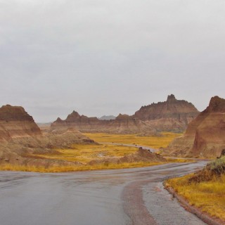 Badlands-Nationalpark. Cedar Pass - Badlands-Nationalpark. - Felsen, Sandstein, Sandsteinformationen, Erosion, Hügel, National Park, Badlands-Nationalpark, Badlands Loop Road, Gipfel, Cedar Pass - (Interior, Philip, South Dakota, Vereinigte Staaten)