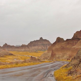 Badlands-Nationalpark. Cedar Pass - Badlands-Nationalpark. - Felsen, Sandstein, Sandsteinformationen, Erosion, Hügel, National Park, Badlands-Nationalpark, Badlands Loop Road, Gipfel, Cedar Pass - (Interior, Philip, South Dakota, Vereinigte Staaten)