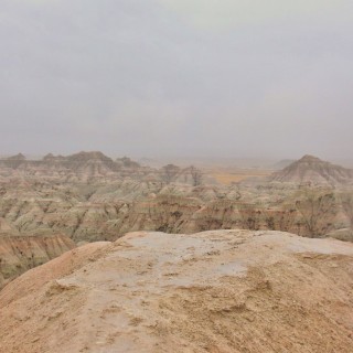 Badlands-Nationalpark. White River Valley Overlook - Badlands-Nationalpark. - Landschaft, Felsen, Aussichtspunkt, Sandstein, Sandsteinformationen, Erosion, Hügel, Overlook, National Park, Badlands-Nationalpark, Badlands Loop Road, Gipfel, White River Valley Overlook - (Interior, Scenic, South Dakota, Vereinigte Staaten)