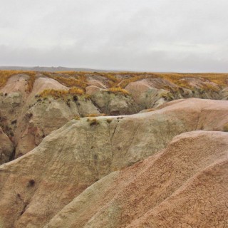 Badlands-Nationalpark. White River Valley Overlook - Badlands-Nationalpark. - Landschaft, Felsen, Aussichtspunkt, Sandstein, Sandsteinformationen, Erosion, Hügel, Overlook, National Park, Badlands-Nationalpark, Badlands Loop Road, Gipfel, White River Valley Overlook - (Interior, Scenic, South Dakota, Vereinigte Staaten)