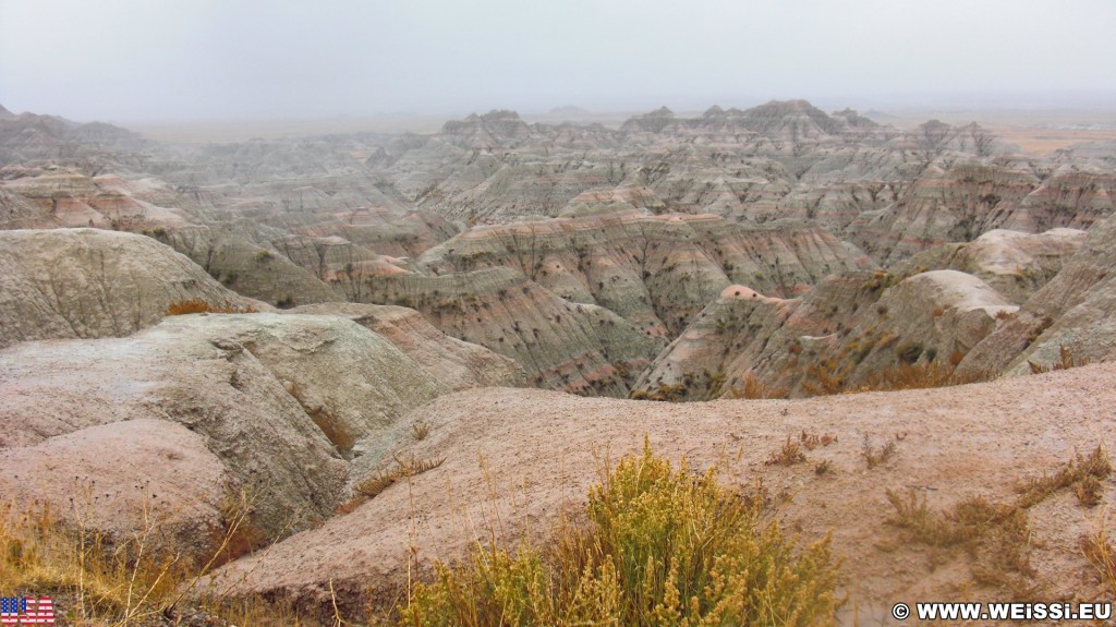 Badlands-Nationalpark. White River Valley Overlook - Badlands-Nationalpark. - Landschaft, Felsen, Aussichtspunkt, Sandstein, Sandsteinformationen, Erosion, Hügel, Overlook, National Park, Badlands-Nationalpark, Badlands Loop Road, Gipfel, White River Valley Overlook - (Interior, Scenic, South Dakota, Vereinigte Staaten)