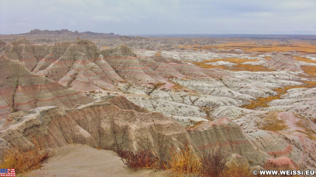 Badlands-Nationalpark. Panorama Point - Badlands-Nationalpark. - Felsen, Aussichtspunkt, Sandstein, Sandsteinformationen, Erosion, Hügel, Overlook, National Park, Badlands-Nationalpark, Badlands Loop Road, Gipfel, Panorama Point, Air Quality Overlook - (Interior, Scenic, South Dakota, Vereinigte Staaten)