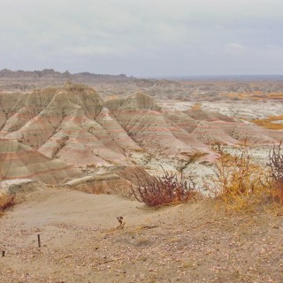 Badlands-Nationalpark. Panorama Point - Badlands-Nationalpark. - Felsen, Aussichtspunkt, Sandstein, Sandsteinformationen, Erosion, Hügel, Overlook, National Park, Badlands-Nationalpark, Badlands Loop Road, Gipfel, Panorama Point, Air Quality Overlook - (Interior, Scenic, South Dakota, Vereinigte Staaten)