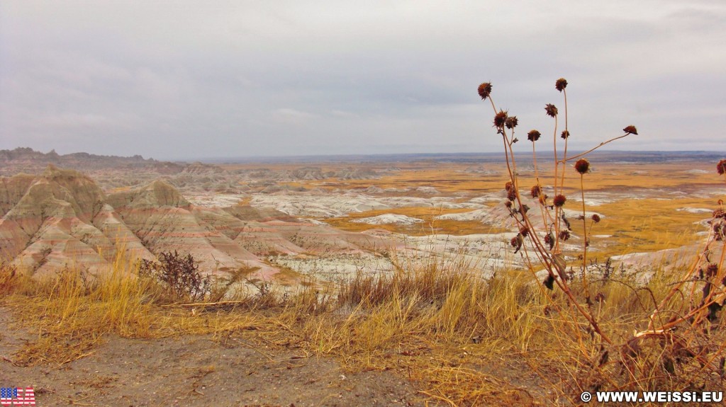 Badlands-Nationalpark. Panorama Point - Badlands-Nationalpark. - Felsen, Aussichtspunkt, Sandstein, Sandsteinformationen, Erosion, Hügel, Overlook, National Park, Badlands-Nationalpark, Badlands Loop Road, Gipfel, Panorama Point, Air Quality Overlook - (Interior, Scenic, South Dakota, Vereinigte Staaten)