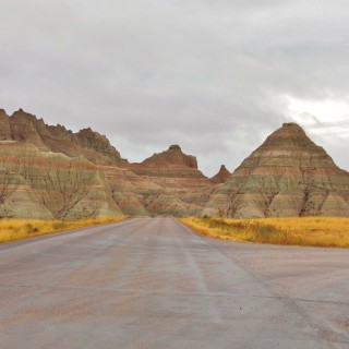 Badlands-Nationalpark. Norbeck Pass - Badlands-Nationalpark. - Landschaft, Felsen, Sandstein, Sandsteinformationen, Erosion, Hügel, National Park, Badlands-Nationalpark, Badlands Loop Road, Gipfel, Cedar Pass, Norbeck Pass - (Interior, South Dakota, Vereinigte Staaten)