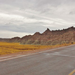 Badlands-Nationalpark. Norbeck Pass - Badlands-Nationalpark. - Landschaft, Felsen, Sandstein, Sandsteinformationen, Erosion, Hügel, National Park, Badlands-Nationalpark, Badlands Loop Road, Gipfel, Cedar Pass, Norbeck Pass - (Interior, South Dakota, Vereinigte Staaten)
