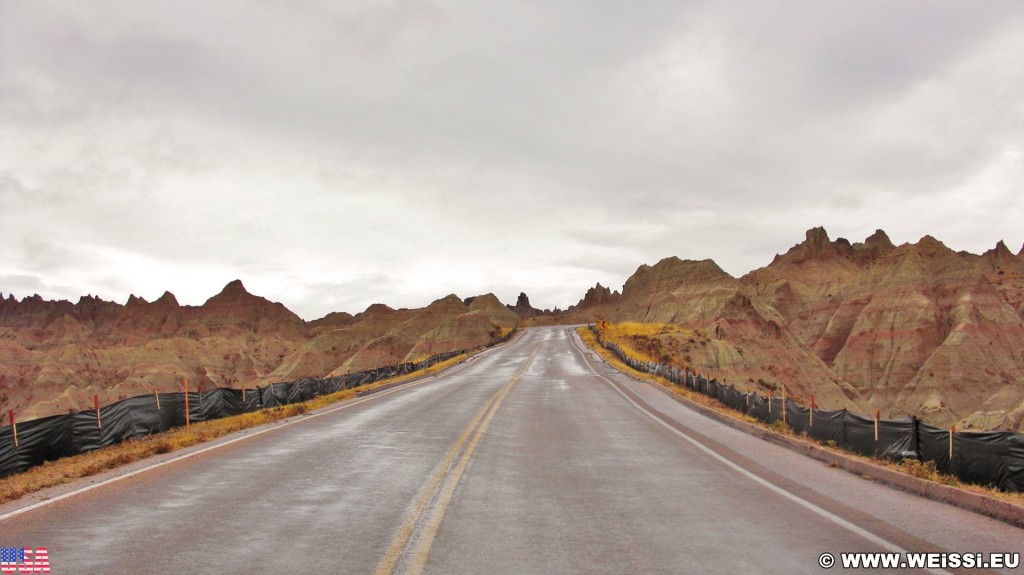 Badlands-Nationalpark. Norbeck Pass - Badlands-Nationalpark. - Landschaft, Felsen, Sandstein, Sandsteinformationen, Erosion, Hügel, National Park, Badlands-Nationalpark, Badlands Loop Road, Gipfel, Cedar Pass, Norbeck Pass - (Interior, South Dakota, Vereinigte Staaten)