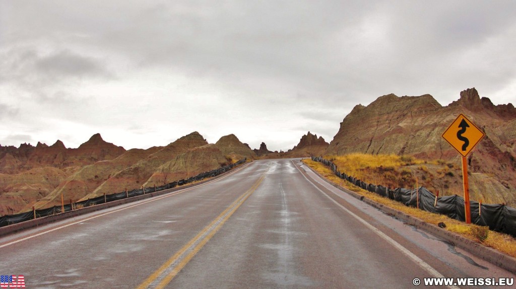 Badlands-Nationalpark. Norbeck Pass - Badlands-Nationalpark. - Landschaft, Felsen, Sandstein, Sandsteinformationen, Erosion, Hügel, National Park, Badlands-Nationalpark, Badlands Loop Road, Gipfel, Cedar Pass, Norbeck Pass - (Interior, Philip, South Dakota, Vereinigte Staaten)