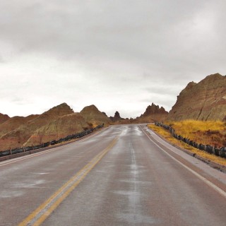 Badlands-Nationalpark. Norbeck Pass - Badlands-Nationalpark. - Landschaft, Felsen, Sandstein, Sandsteinformationen, Erosion, Hügel, National Park, Badlands-Nationalpark, Badlands Loop Road, Gipfel, Cedar Pass, Norbeck Pass - (Interior, Philip, South Dakota, Vereinigte Staaten)