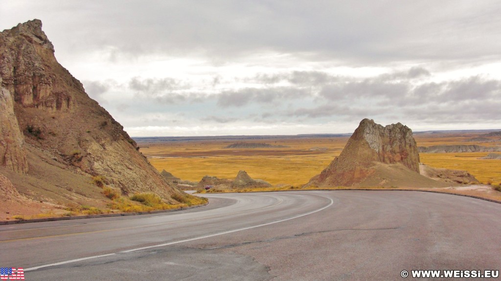 Badlands-Nationalpark. Norbeck Pass - Badlands-Nationalpark. - Landschaft, Felsen, Sandstein, Sandsteinformationen, Erosion, Hügel, National Park, Badlands-Nationalpark, Badlands Loop Road, Gipfel, Cedar Pass, Norbeck Pass - (Interior, South Dakota, Vereinigte Staaten)