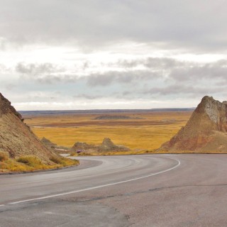 Badlands-Nationalpark. Norbeck Pass - Badlands-Nationalpark. - Landschaft, Felsen, Sandstein, Sandsteinformationen, Erosion, Hügel, National Park, Badlands-Nationalpark, Badlands Loop Road, Gipfel, Cedar Pass, Norbeck Pass - (Interior, South Dakota, Vereinigte Staaten)