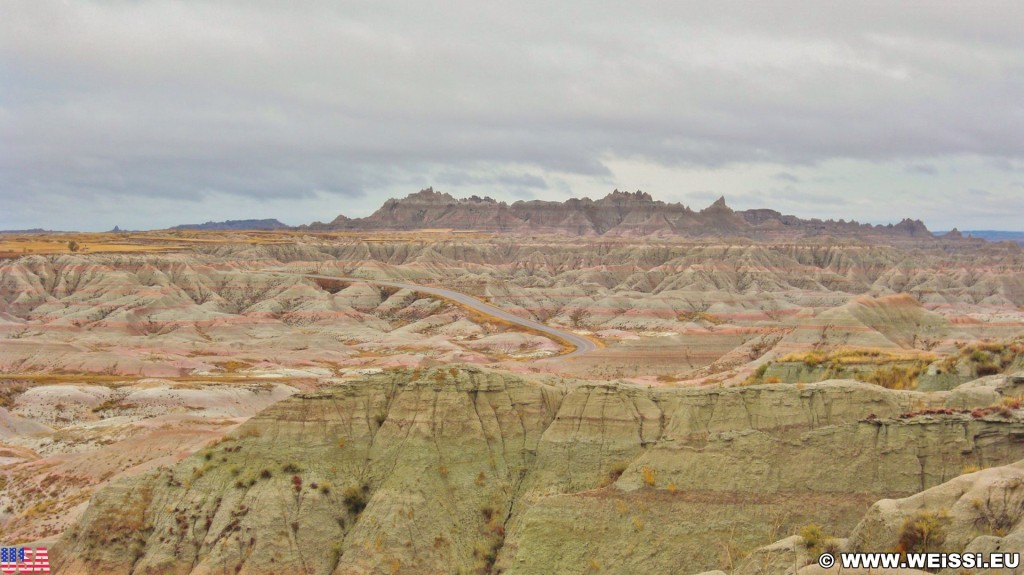 Badlands-Nationalpark. Bigfoot Pass - Badlands-Nationalpark. - Felsen, Sandstein, Sandsteinformationen, Erosion, Hügel, National Park, Badlands-Nationalpark, Badlands Loop Road, Gipfel, Bigfoot Pass Overlook, Bigfoot Pass - (Interior, Scenic, South Dakota, Vereinigte Staaten)