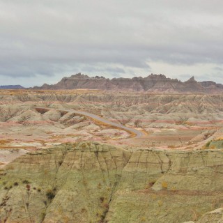Badlands-Nationalpark. Bigfoot Pass - Badlands-Nationalpark. - Felsen, Sandstein, Sandsteinformationen, Erosion, Hügel, National Park, Badlands-Nationalpark, Badlands Loop Road, Gipfel, Bigfoot Pass Overlook, Bigfoot Pass - (Interior, Scenic, South Dakota, Vereinigte Staaten)
