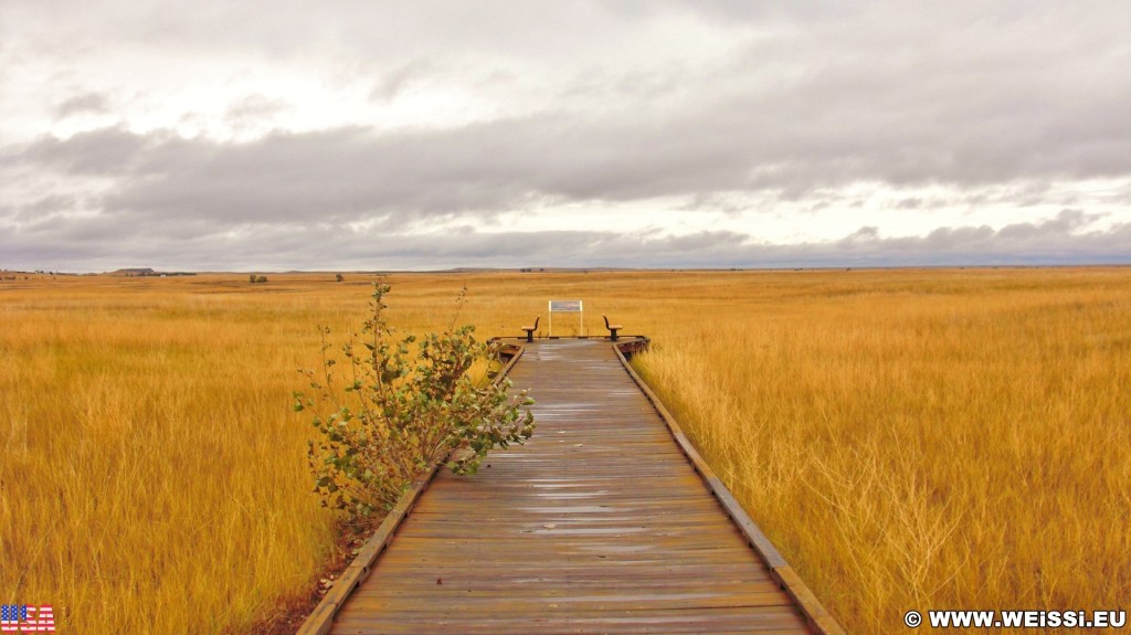 Badlands-Nationalpark. Prairie Wind Overlook - Badlands-Nationalpark. - Schild, Landschaft, Tafel, National Park, Badlands-Nationalpark, Badlands Loop Road, Holz-Weg, Weg, Pfad, Prairie Wind Overlook - (Conata, Wall, South Dakota, Vereinigte Staaten)