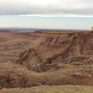 Badlands-Nationalpark. Pinnacles Overlook - Badlands-Nationalpark. - Landschaft, Aussichtspunkt, National Park, Badlands-Nationalpark, Badlands Loop Road, Pinnacles Overlook - (Wall, Scenic, South Dakota, Vereinigte Staaten)