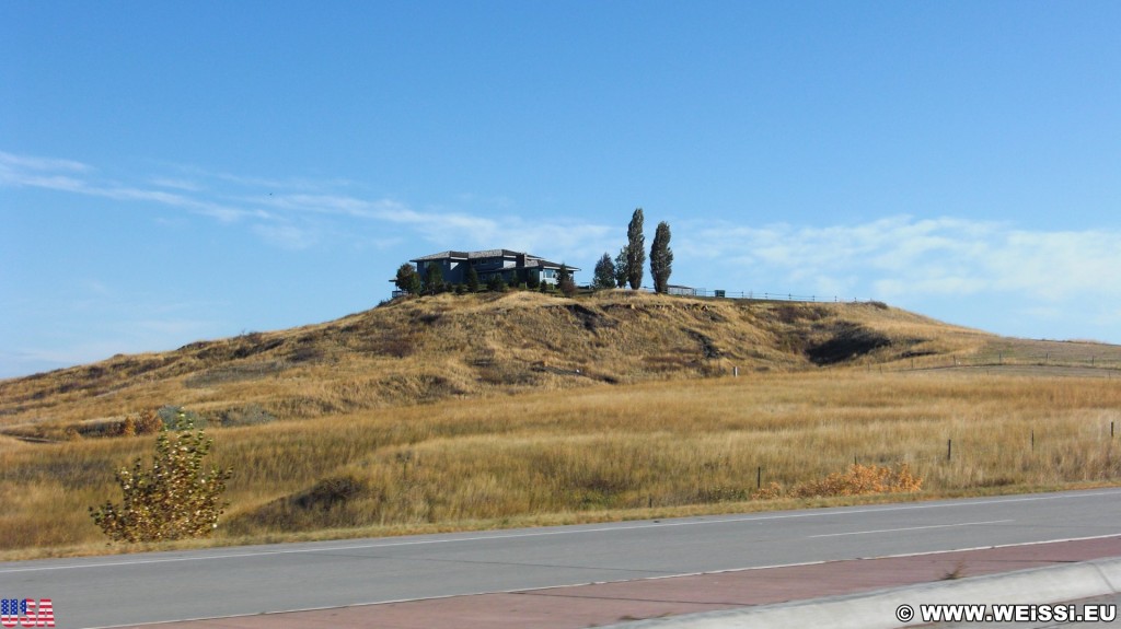 On the Road. Allein am Berg!. - Gebäude, Haus, Hügel - (Rapid Valley, Rapid City, South Dakota, Vereinigte Staaten)