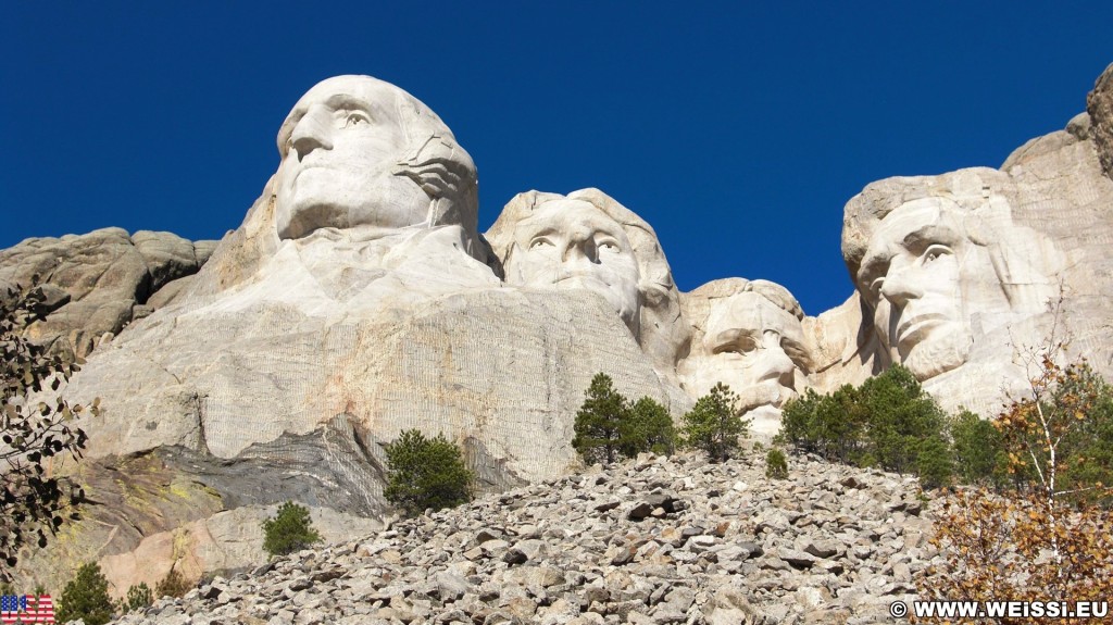 Mount Rushmore National Memorial. Presidential Trail - Mount Rushmore National Memorial. - Felsen, Berg, Mount Rushmore National Memorial, Abraham Lincoln, George Washington, Theodore Roosevelt, Thomas Jefferson, Denkmal, Black Hills, Granit, Porträt, Mount Rushmore, National Memorial, Bergkette, US-Präsidenten, Präsidenten, Monument, Charles Rushmore, Shrine of Democracy, Presidential Trail, Rundwanderweg - (Keystone, South Dakota, Vereinigte Staaten)