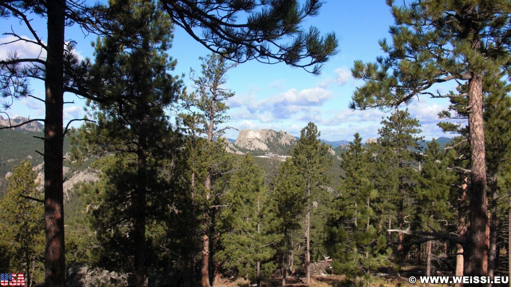 Mount Rushmore National Memorial. - Landschaft, Felsen, Bäume, Berg, Mount Rushmore National Memorial, Abraham Lincoln, George Washington, Theodore Roosevelt, Thomas Jefferson, Denkmal, Black Hills, Mount Rushmore, National Memorial, Bergkette - (Keystone, South Dakota, Vereinigte Staaten)