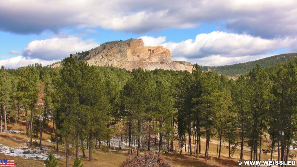 Crazy Horse Memorial. - Bäume, Felsformation, Berg, Felswand, Skulptur, Gesicht, Black Hills, Granit, Berne, Crazy Horse Memorial, Custer, Crazy Horse, Thunderhead Mountain, Korczak Ziolkowski - (Berne, Custer, South Dakota, Vereinigte Staaten)