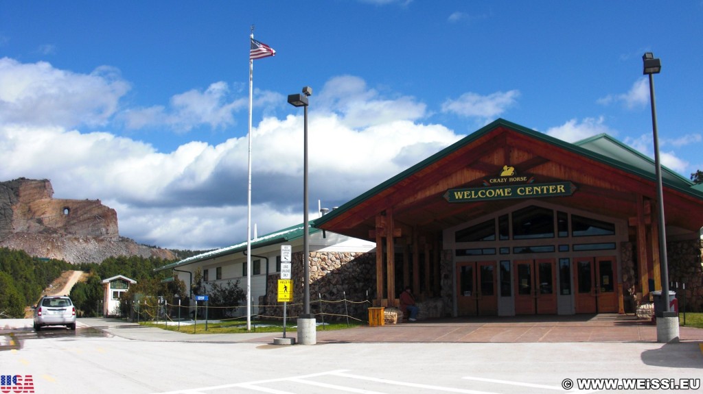 Crazy Horse Memorial. - Gebäude, Skulptur, Gesicht, Black Hills, Granit, Berne, Crazy Horse Memorial, Custer, Crazy Horse, Thunderhead Mountain, Korczak Ziolkowski, Welcome Center - (Berne, Custer, South Dakota, Vereinigte Staaten)