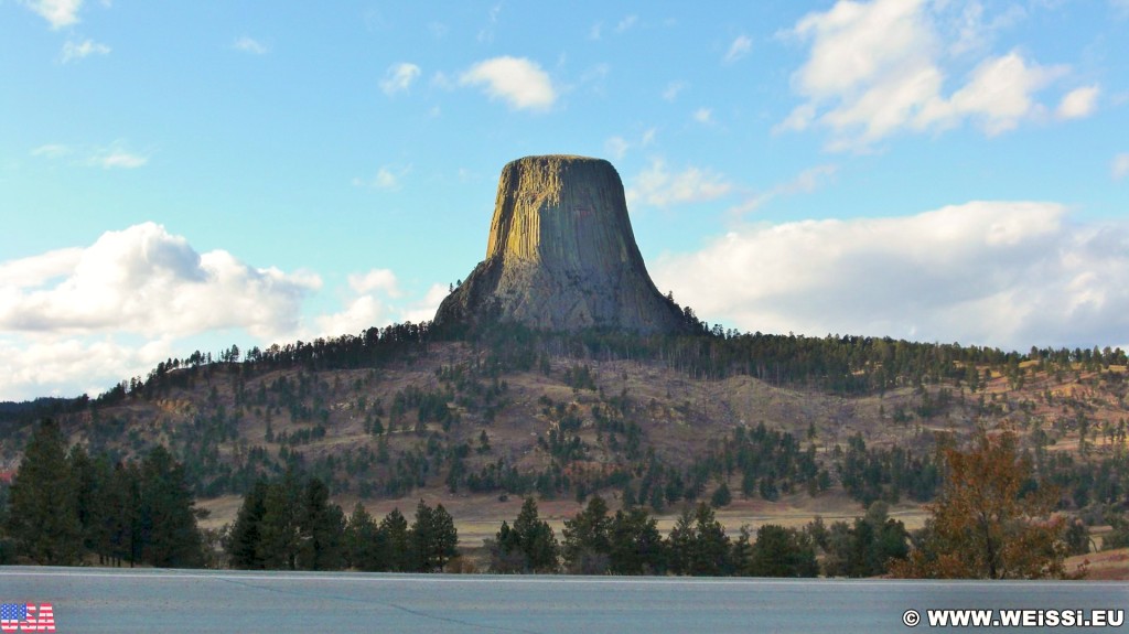 Devils Tower National Monument. - Sehenswürdigkeit, Landschaft, Berg, Monolith, Devils Tower, Devils Tower National Monument, Wyoming, Attraktion, Teufelsturm, Vulkangestein - (Devils Tower, Wyoming, Vereinigte Staaten)