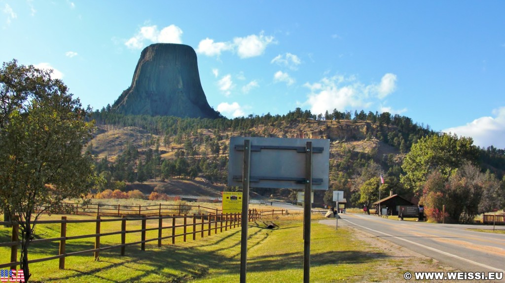 Devils Tower National Monument. - Sehenswürdigkeit, Landschaft, Berg, Monolith, Devils Tower, Devils Tower National Monument, Wyoming, Attraktion, Teufelsturm - (Devils Tower, Wyoming, Vereinigte Staaten)